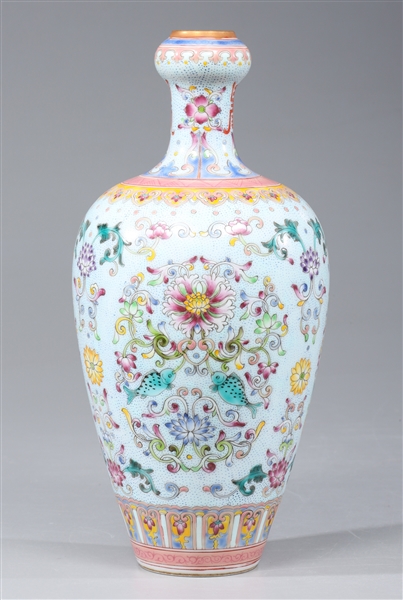 Very Finely Detailed Chinese Republic Period Porcelain Vase