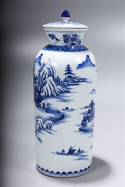 Chinese Blue and White Porcelan Covered Vase