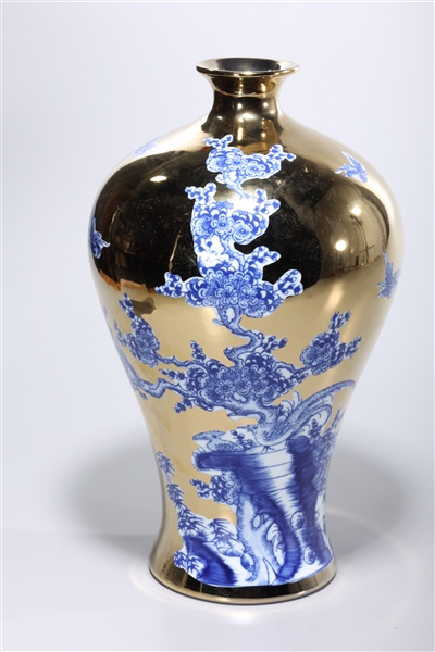 Chinese Plated Blue and White Pocelain Vase