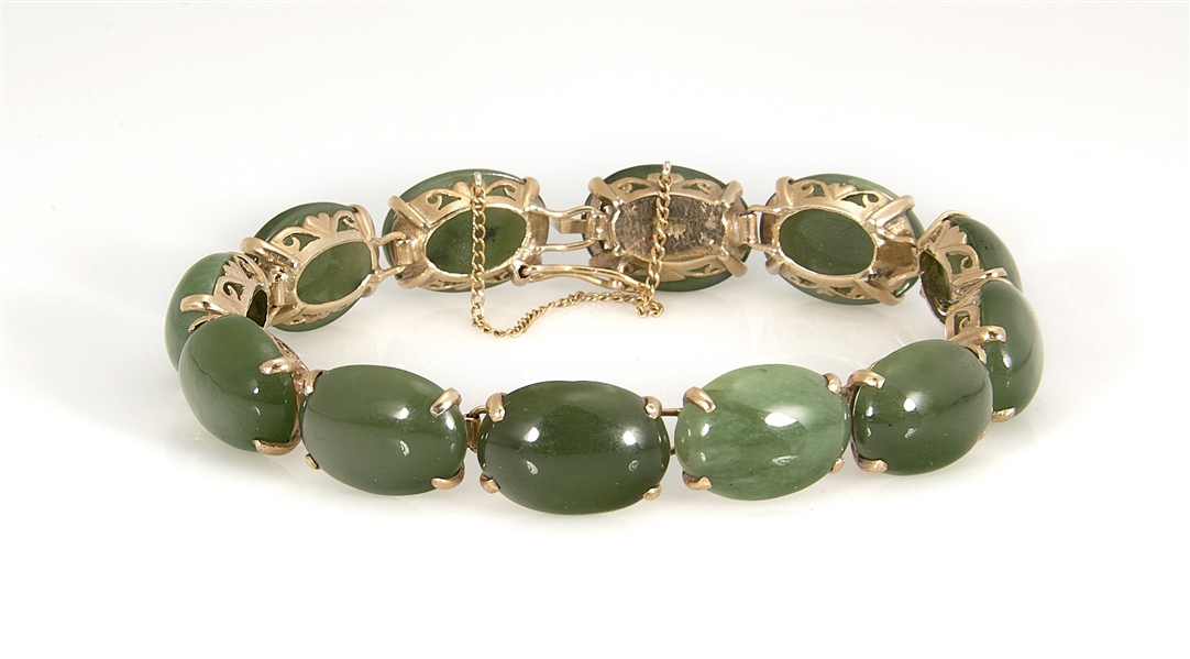 Spinach Jade Cabochon & Yellow Gold Bracelet
