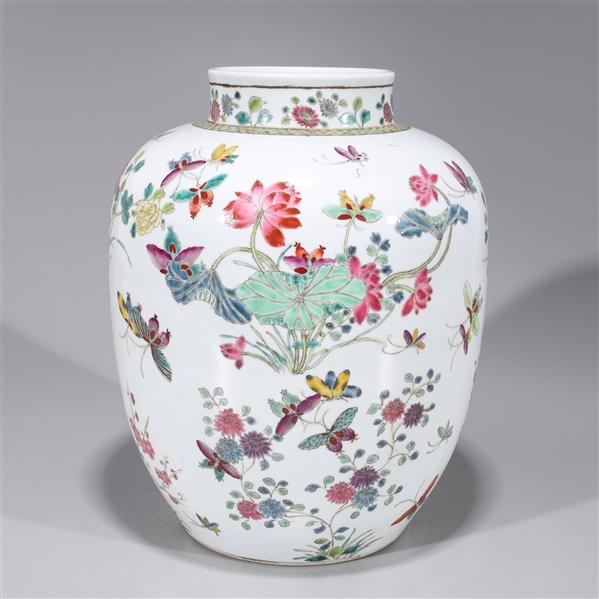 Chinese Kangxi Style Famille Rose Porcelain Vase