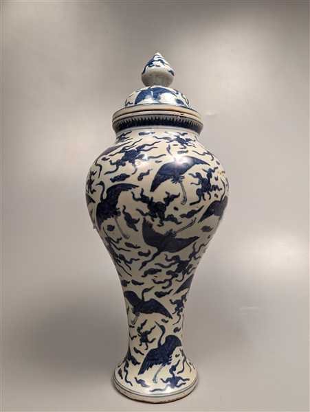 Fine Early Ming-Style Blue and White Porcelain Covered Vase