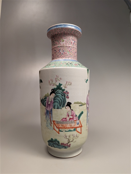 Fine Jiaqing-Style Enameled Porcelain Rouleau Vase